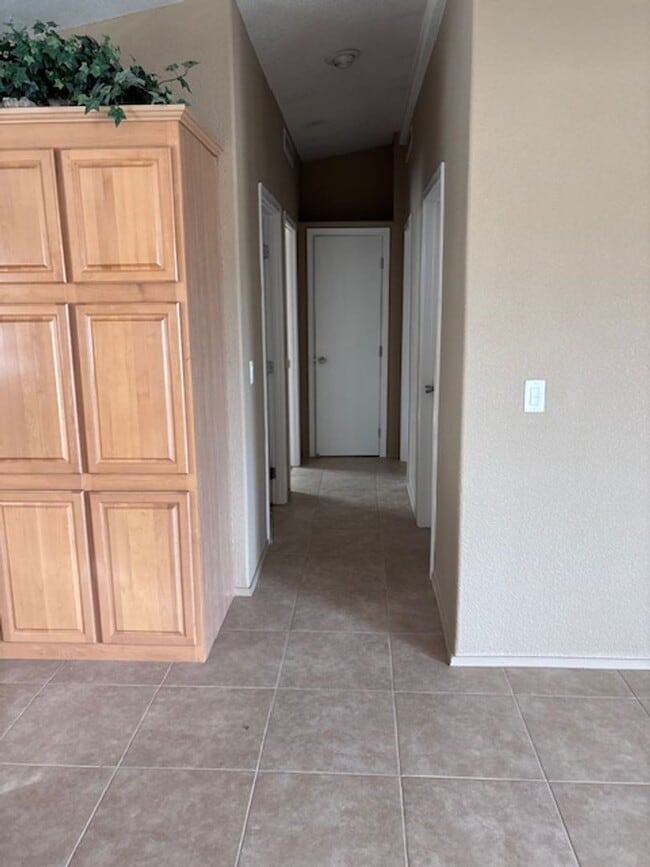 Building Photo - Spacious 3 Bedroom, 2 Bath Home with Large...