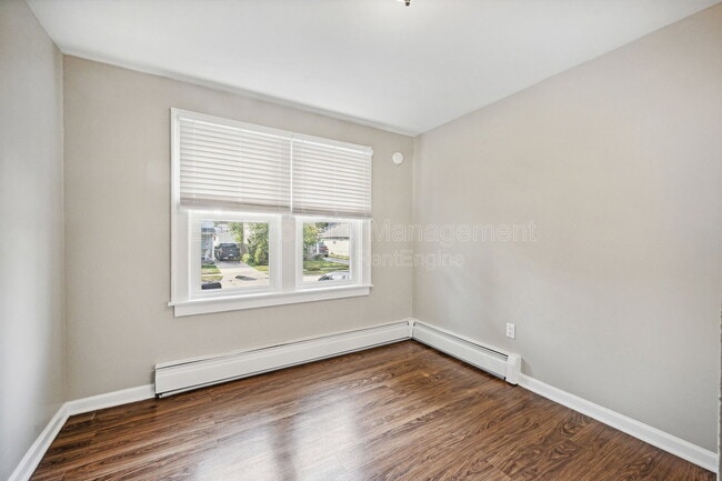 Building Photo - 1029 E Granet Ave