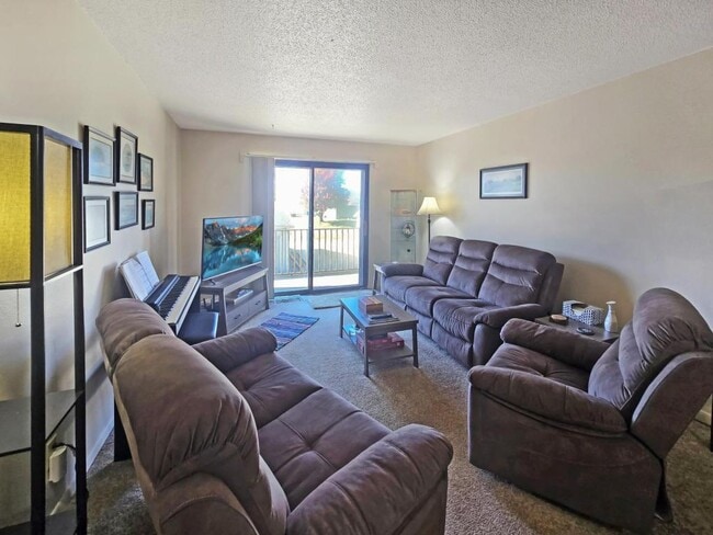 Building Photo - 3201 Emerson St