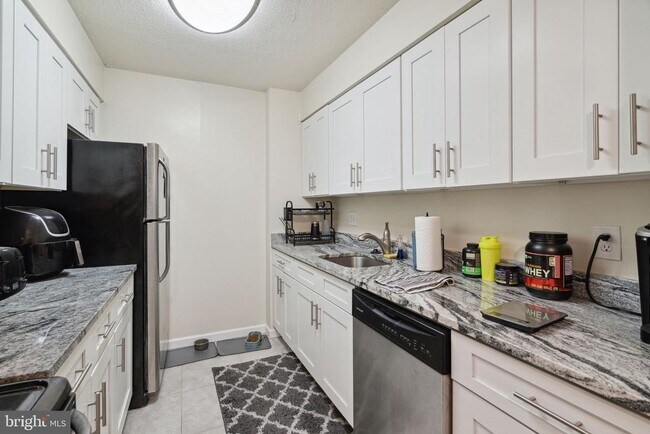 Building Photo - 1420 Locust St