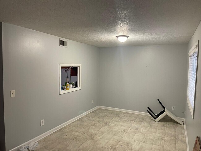 Building Photo - 3359 Columbia Trce