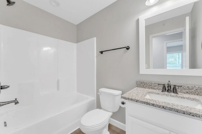Building Photo - Modern 3-Bedroom Home with Granite Counter...