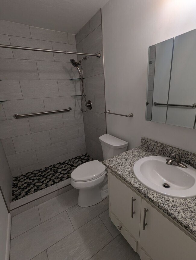 Building Photo - 2 bedroom/ 2 bath in Turkey Creek Forest
