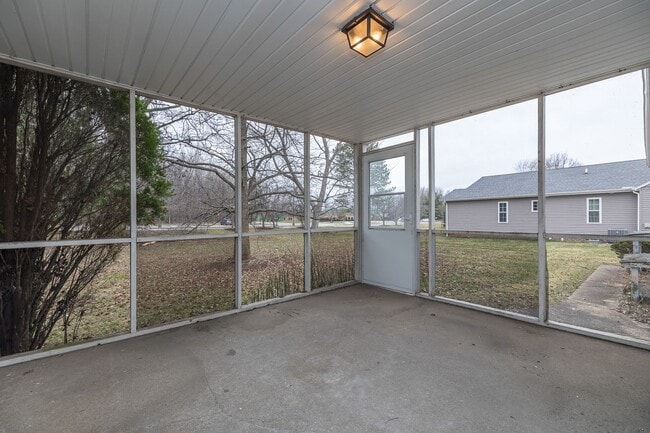 Building Photo - Newly Renovated - Spacious 4 Bedroom - 2 B...