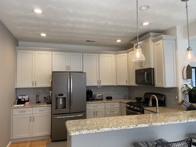 Building Photo - Sajo Farm Condo