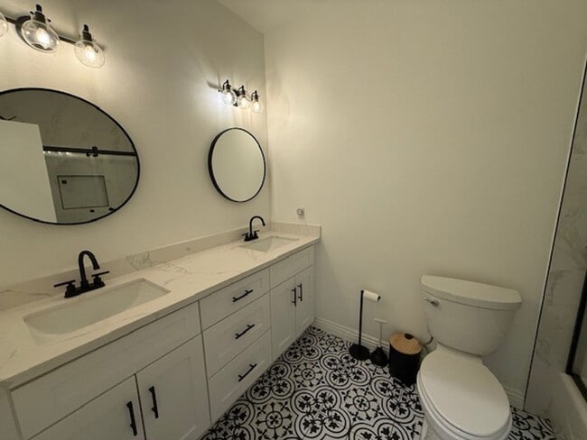 Building Photo - 2 bed 1.5 bath in Dakota Community in Wago...