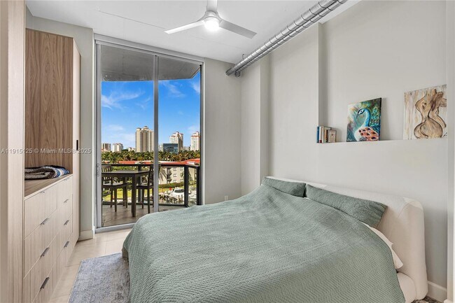 Building Photo - 3029 NE 188th St