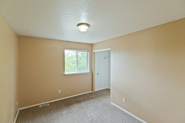 Building Photo - Home In the Landings