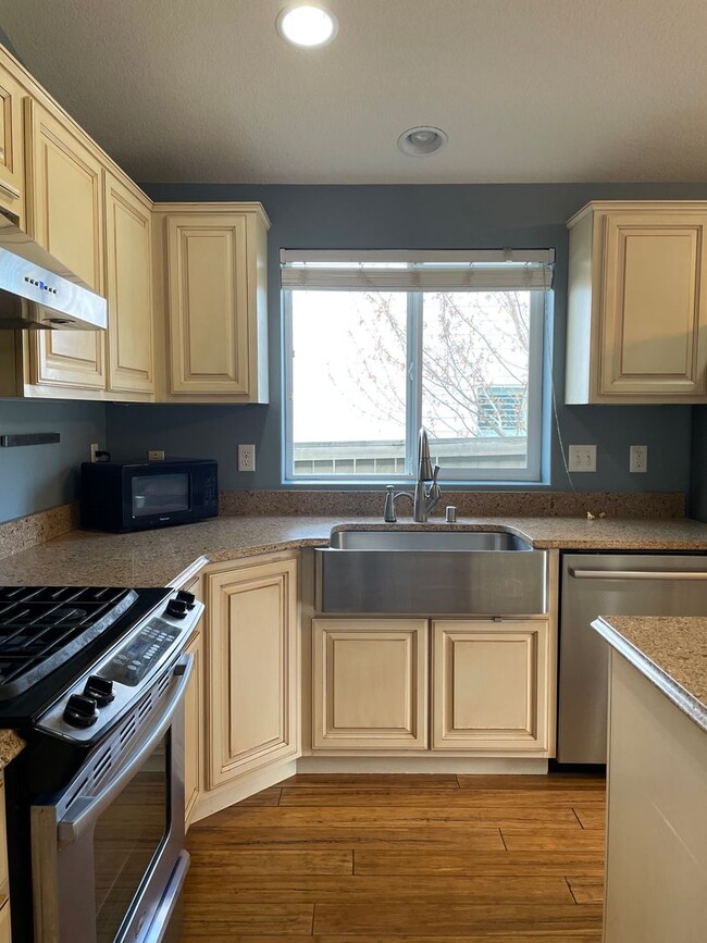 Building Photo - CHARMING Ranch-Style Home in Ridgefield, WA! 3 Bedrooms & 2 Baths! Walk-In Closet! Spacious Floor...