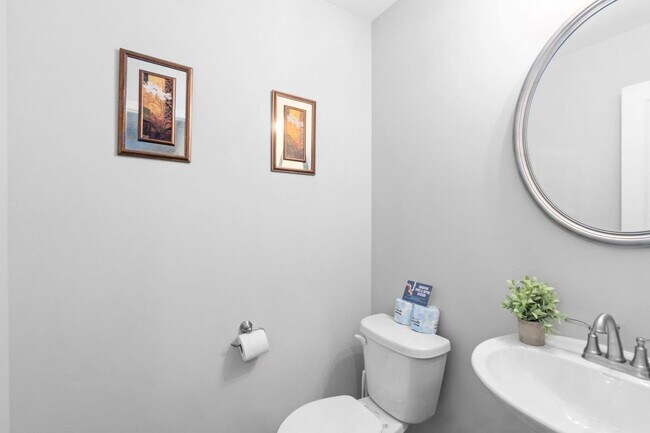 Building Photo - 863 Central Ave