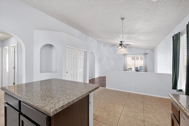 Building Photo - Montano Unser NW 3/4 bedroom 2/bath 2/Car garage