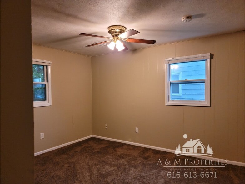 Building Photo - 5809 Christie Ave SE