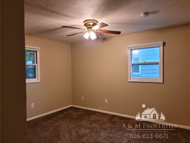 Building Photo - 5809 Christie Ave SE