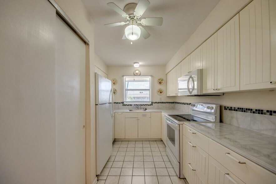 Building Photo - 909 SE 46th Ln