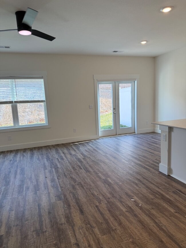 Building Photo - 1129 Wenna Wy