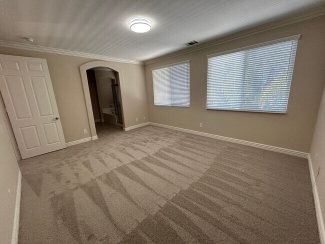 Building Photo - Central Temecula Home