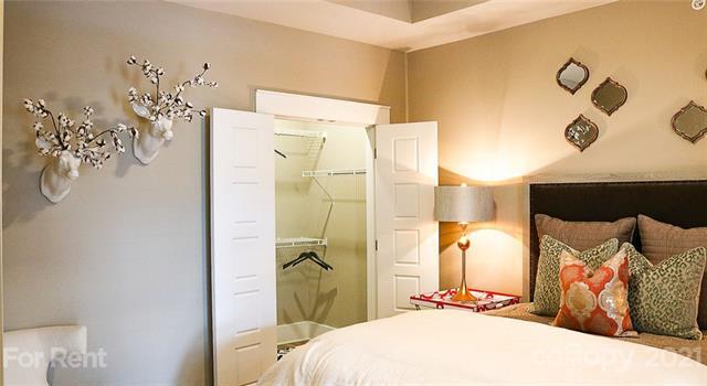 Building Photo - 1310 Iris Dr