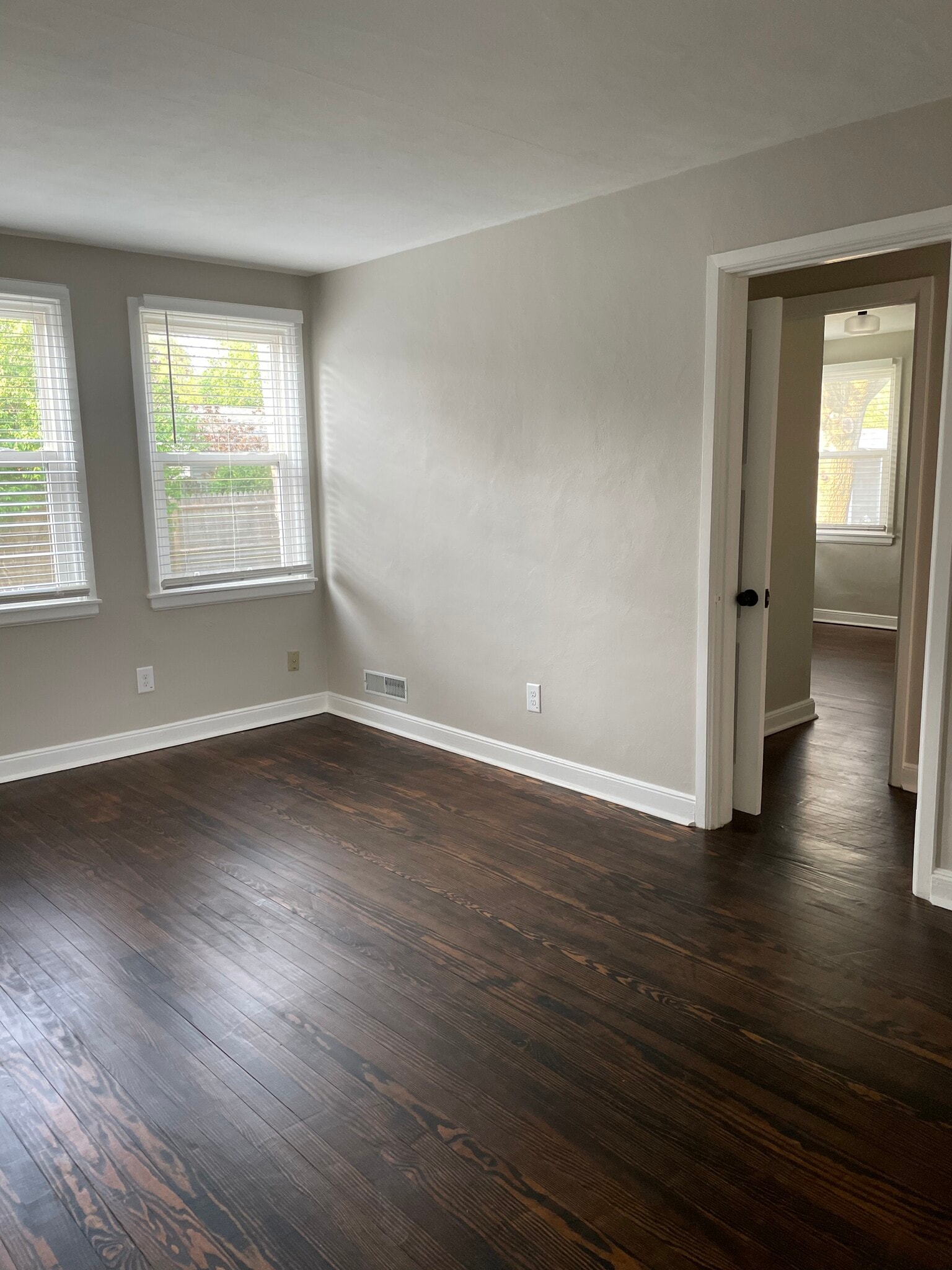 Building Photo - 306 E Washington St