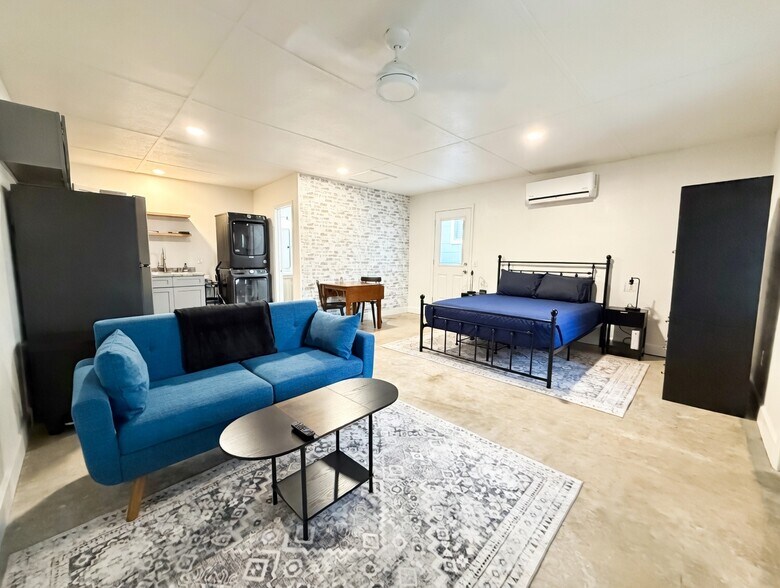 Building Photo - 8403 Glen Echo