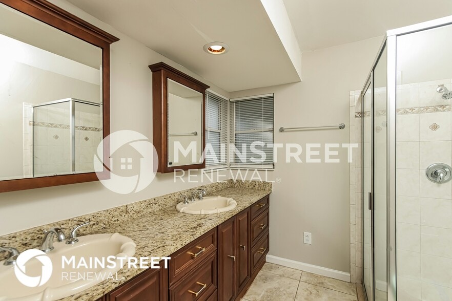 Building Photo - 1206 Cricket Dr NE