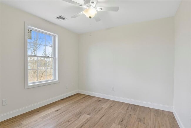 Building Photo - 24 Blackburn St