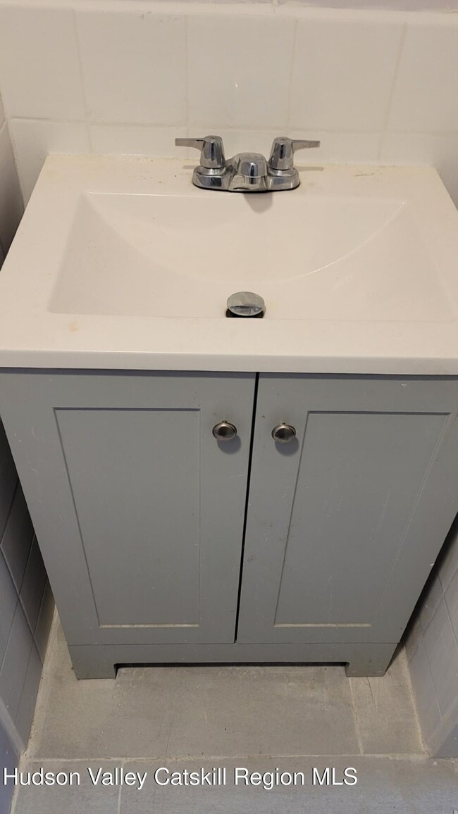 Building Photo - 5 Maple St