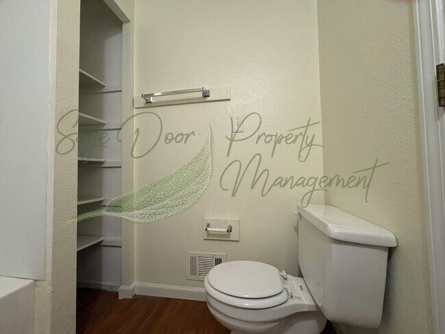 Building Photo - SPACIOUS TOWNHOME WITH GARAGE!!!