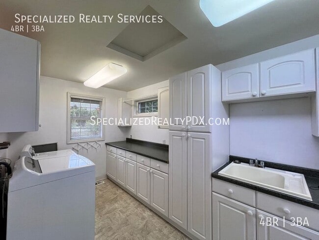 Building Photo - 5749 NE Harvest St