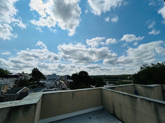 Building Photo - 4525 Fleming St