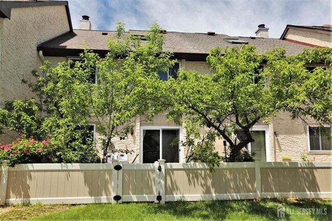 Building Photo - 94 Tennyson Dr