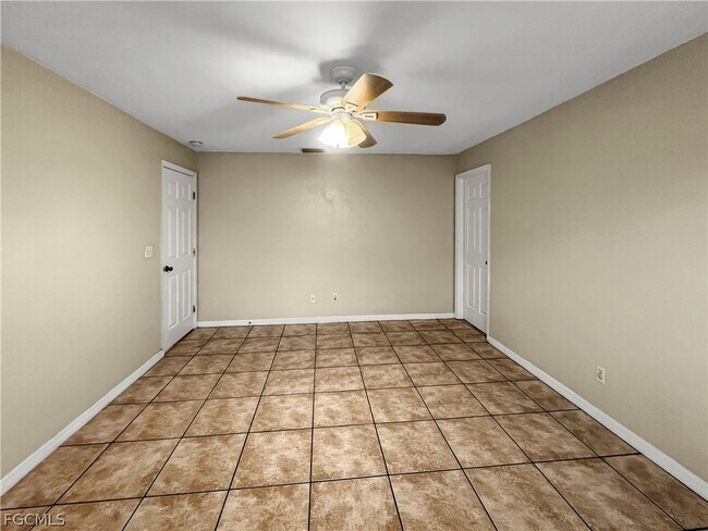 Building Photo - 208 SE 17th St