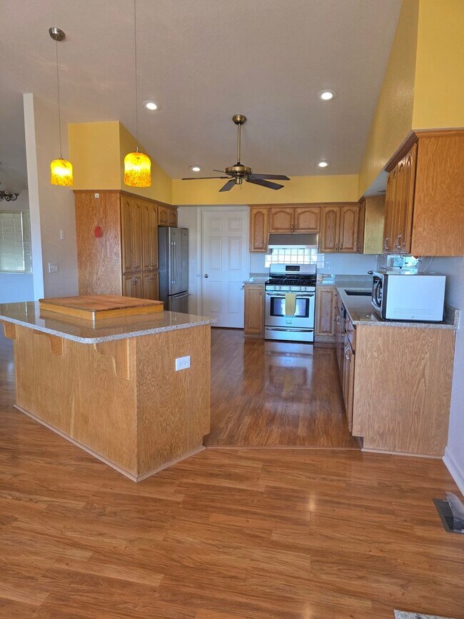 Building Photo - 3671 Sandstone Dr