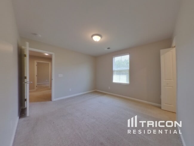 Building Photo - 120 Castlebrook Dr