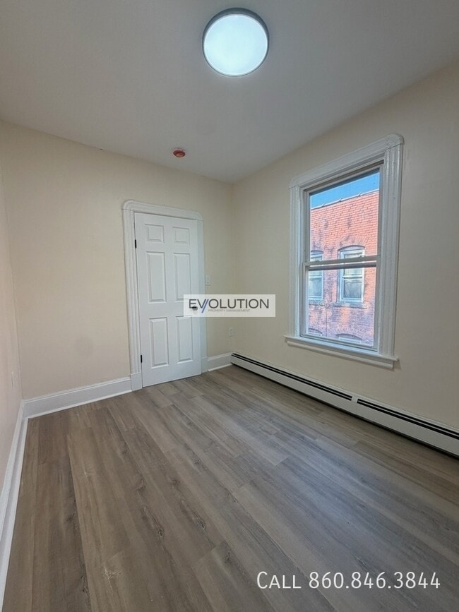 Building Photo - 906-908 Park St-3E