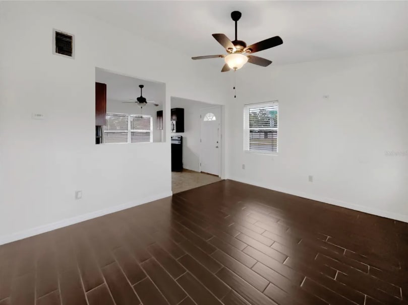 Building Photo - 930 School St