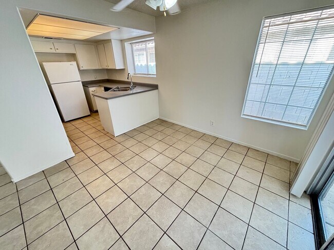 Building Photo - Cute 3Bed/2Bath, 2-Story Home located in t...