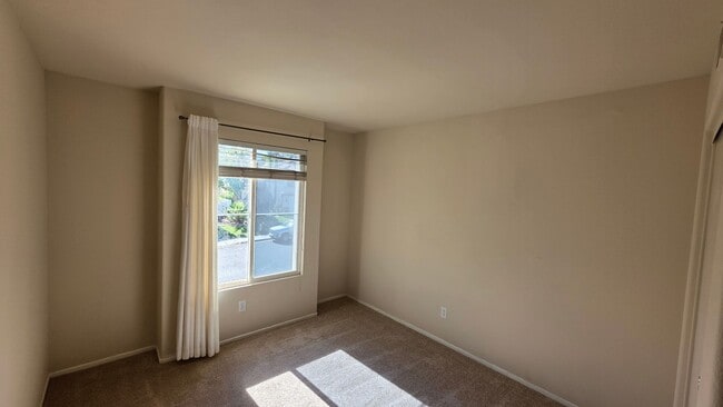 Building Photo - Paseo del Sol 3 bedroom