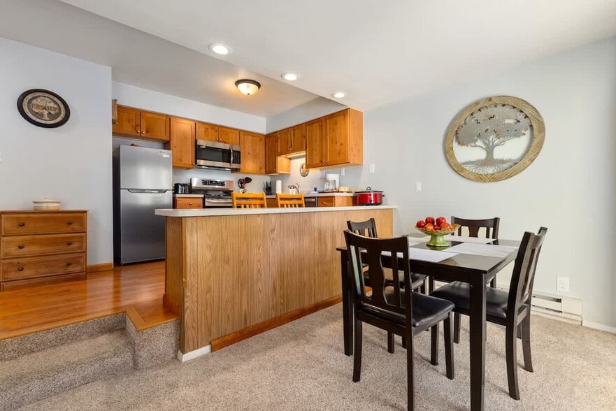 Building Photo - 246 Broken Lance Dr