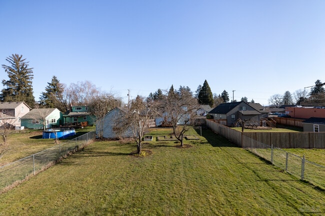 Building Photo - 169 N Vernonia Rd
