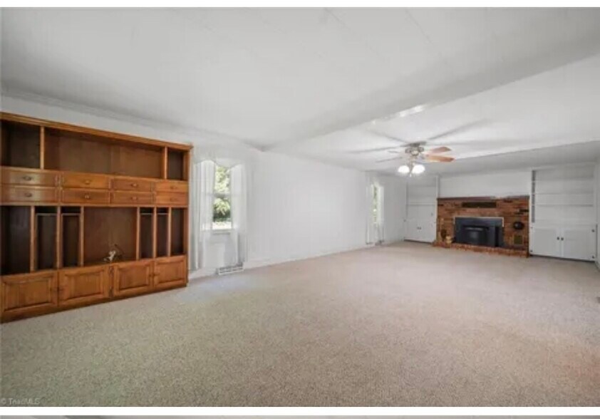 Building Photo - 103 Southview Dr