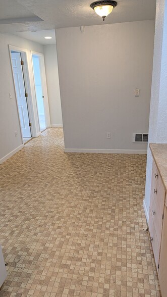 Building Photo - 1600 Traverse St
