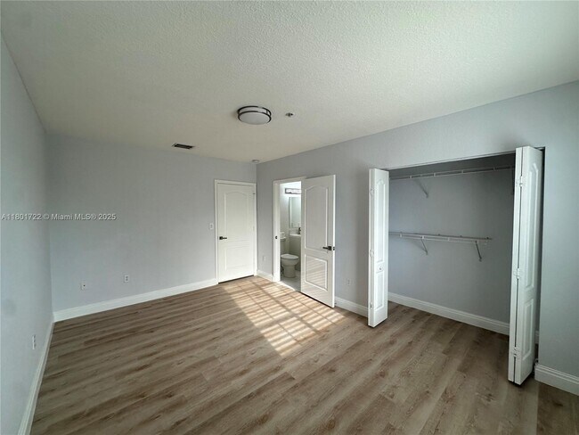 Building Photo - 17425 NW 75th Pl