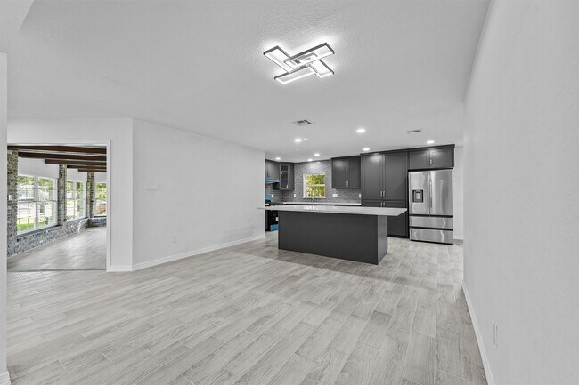 Building Photo - 22 13th Ave N