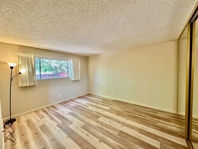 Building Photo - 2 BEDROOM 1 BATH HOME IN 55+ SENIOR COMMUNITY