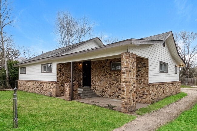 Building Photo - 12715 Zavalla St