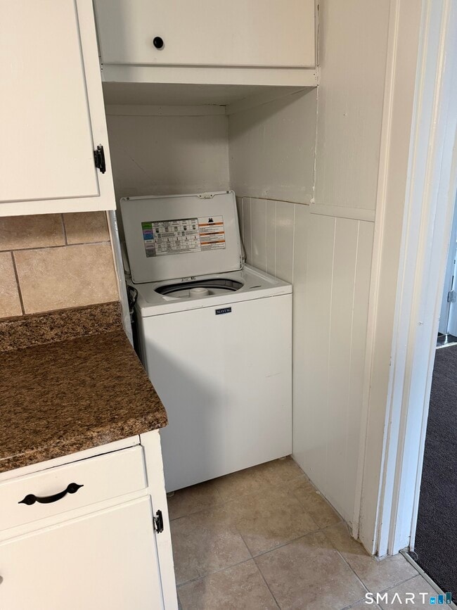 Building Photo - 33 Pilgrim Ave