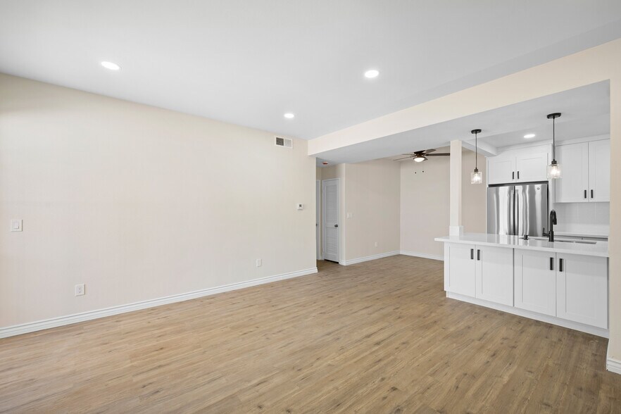 Building Photo - 23735 Del Monte Dr