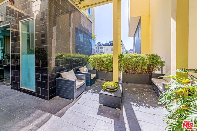 Building Photo - 600 Ridgeley Dr