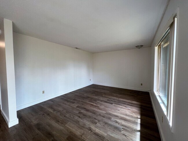 Building Photo - SFH 119 - Francis Duplex