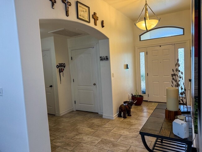 Building Photo - 208 Chisos Oak Dr